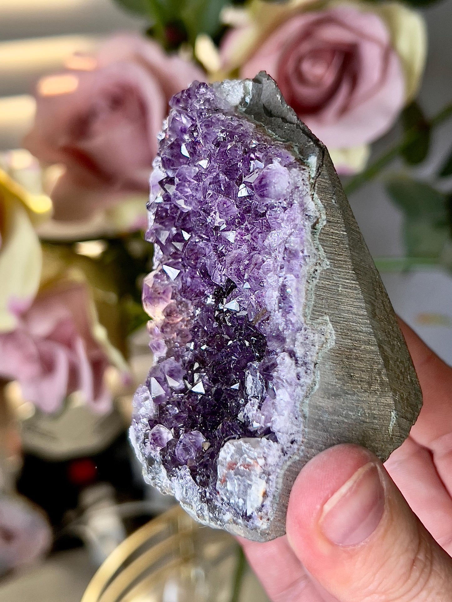 amethyst two toned cutbase freeform - 280g 9cm(h) 6cm(w)