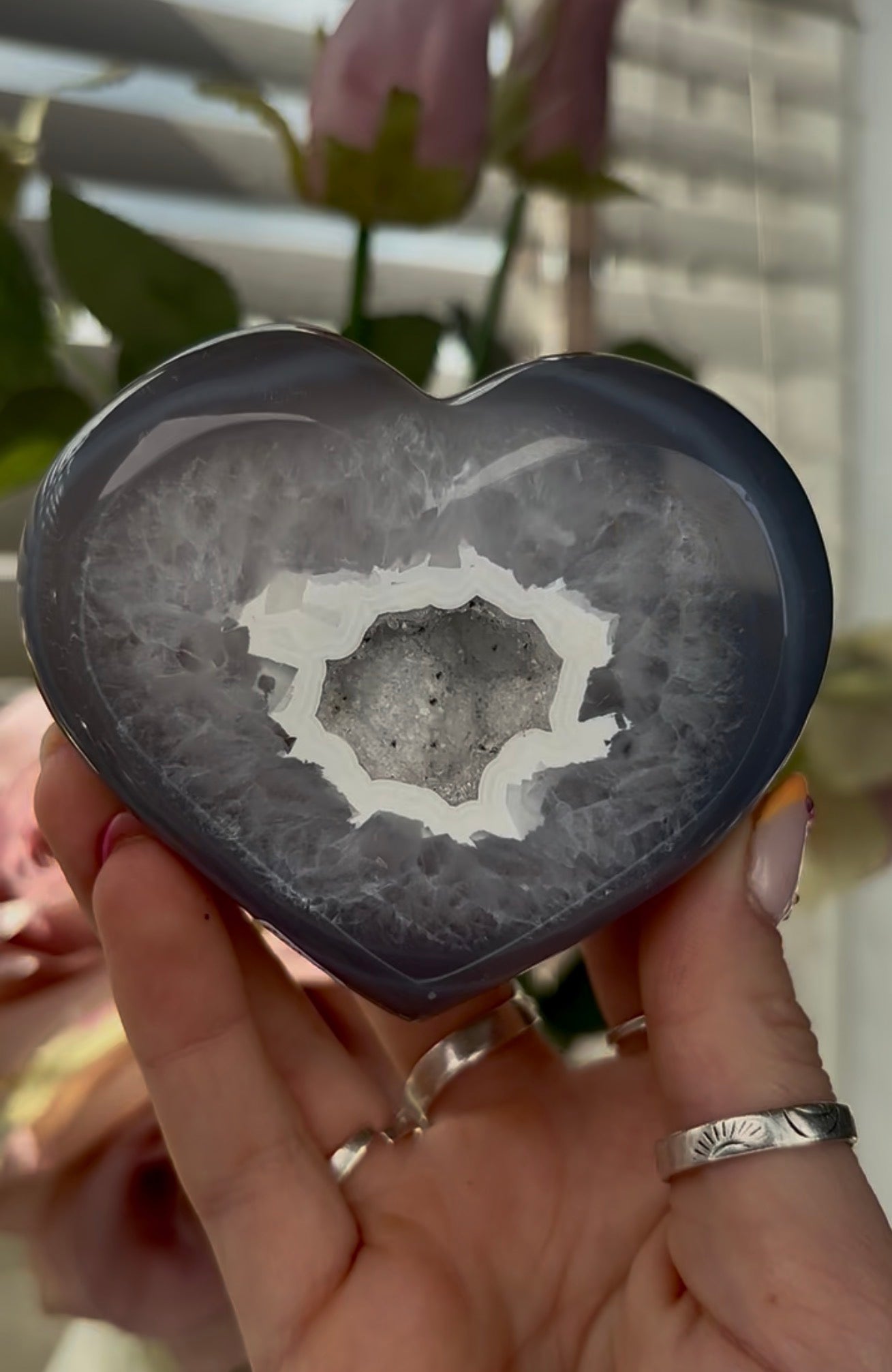 Beautiful, high quality, blue agate heart with Snow White, sugar druzy - stand included