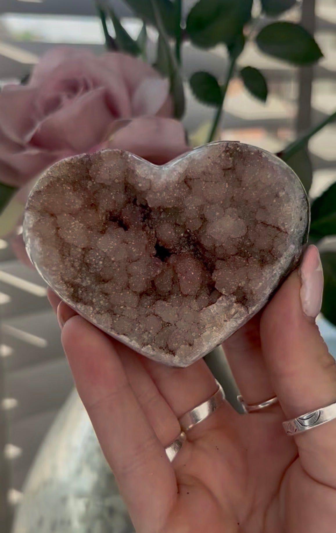 Uruguay, amethyst heart - comes with stand in pink tones