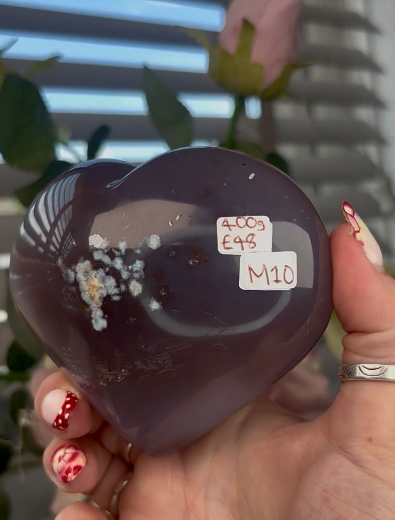 Beautiful, agate heart with druzy - stand included