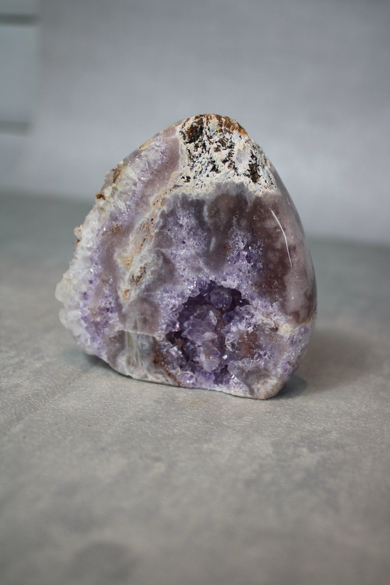 Extra high quality, purple, pink amethyst flame with quartz from brazil 220g 8cm (h) 8cm (w)