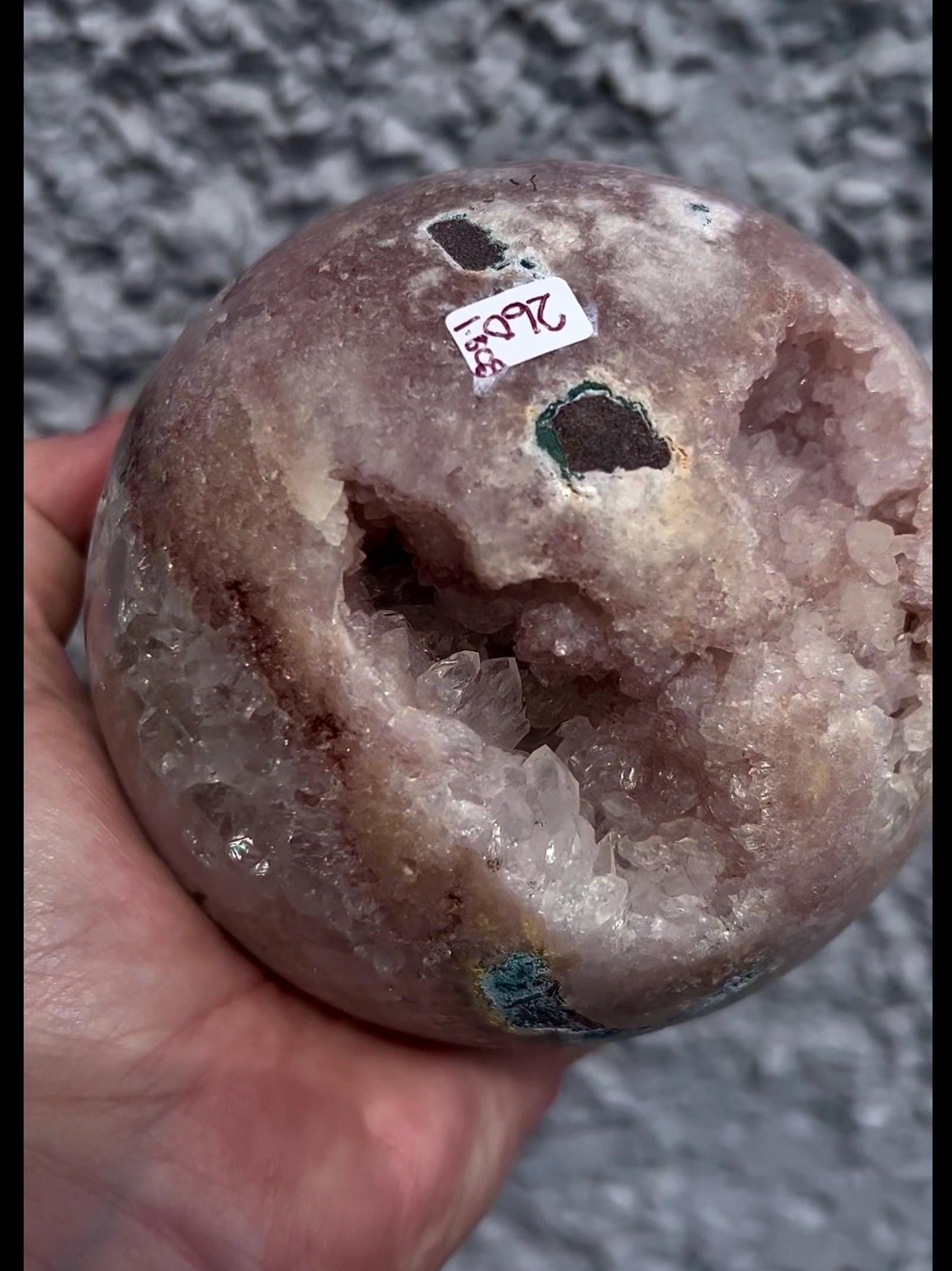 large, high grade, statement pink amethyst with a perfect pink tone &beautiful flower formations and high clarity quartz 1.808kg