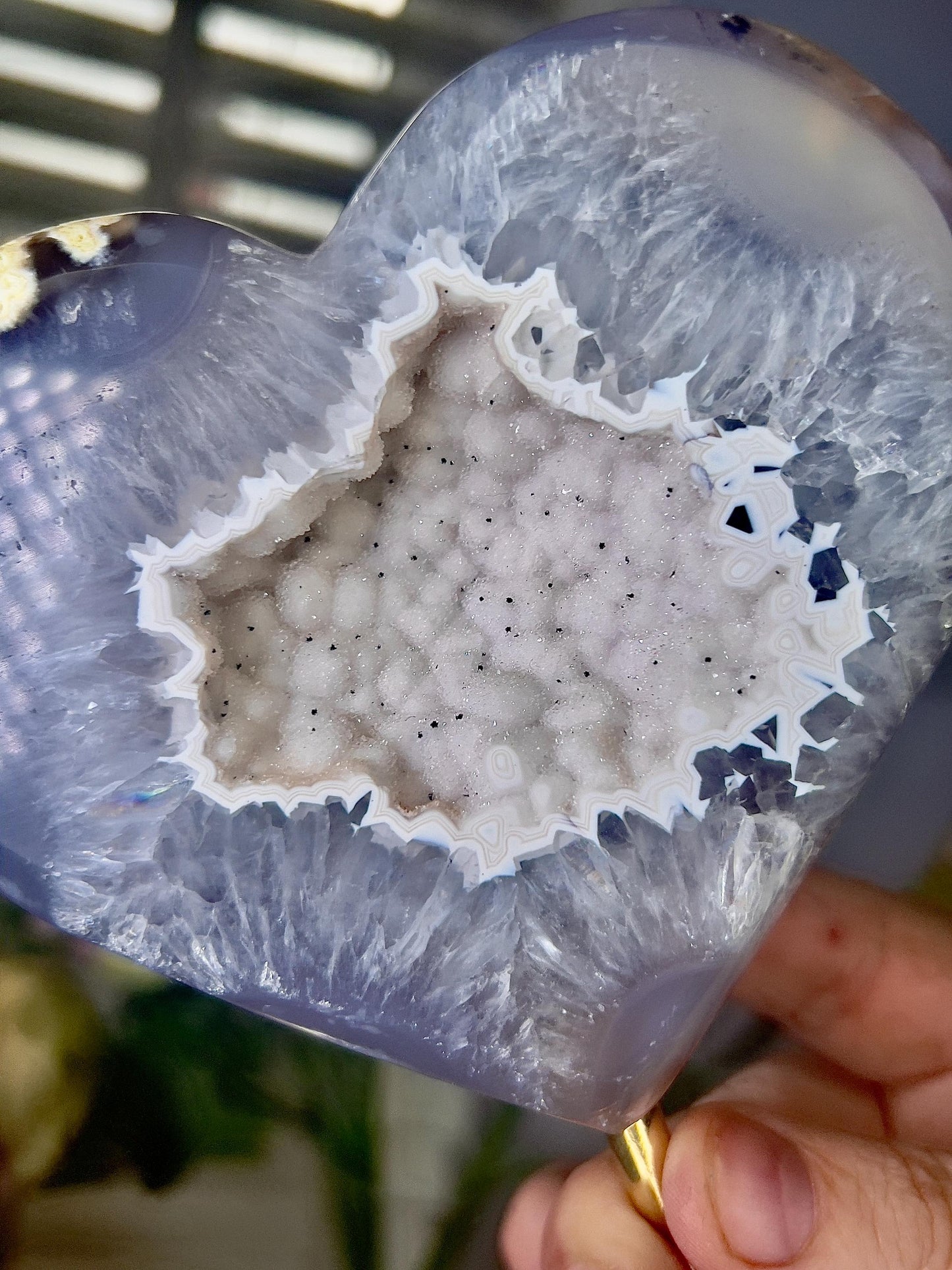 Beautiful, agate heart with Snow White tone open sugar druzy on stand 775g 15.5(h) 12cm(w)