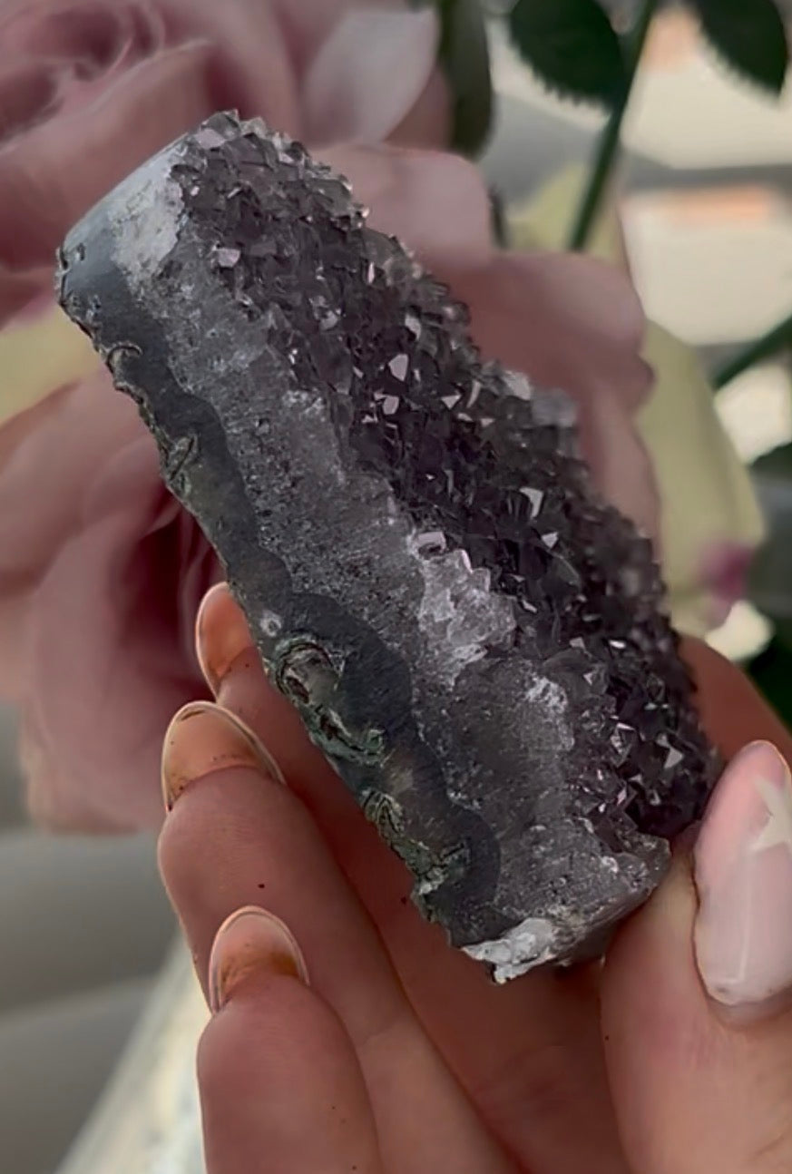 Uruguay, amethyst heart - comes with stand in purple tones