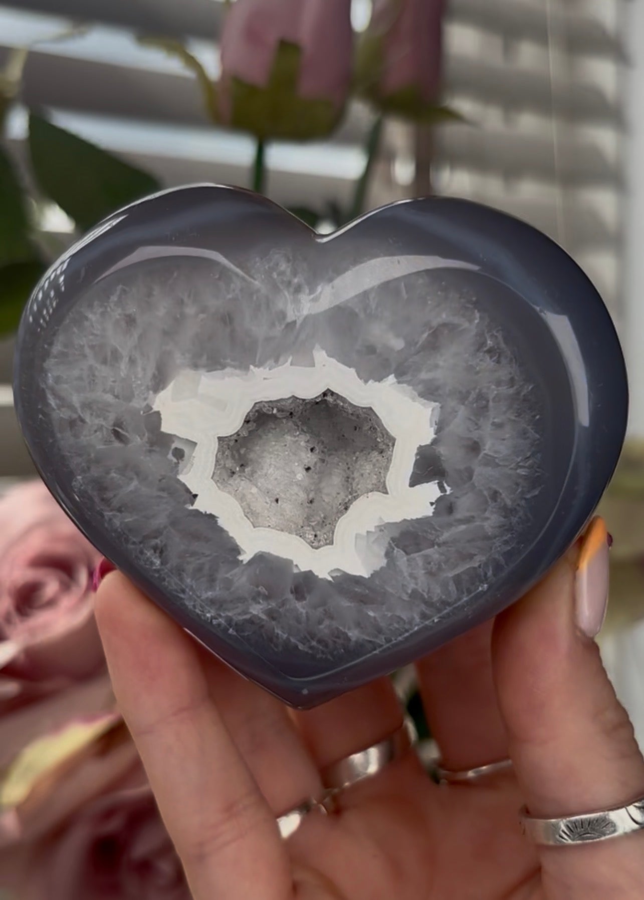 Beautiful, high quality, blue agate heart with Snow White, sugar druzy - stand included