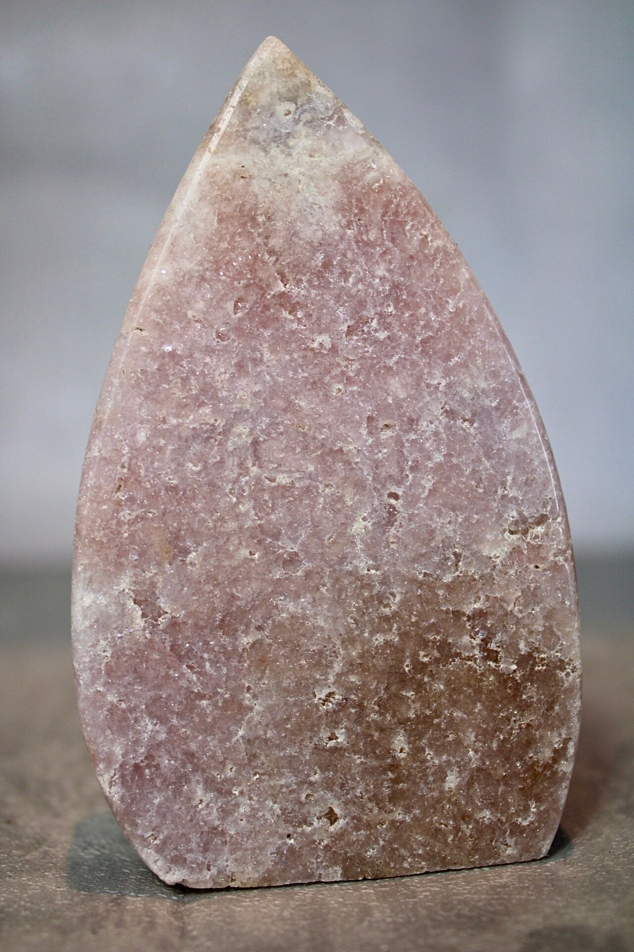Pink amethyst flame, with quartz, crystallisation from brazil 310g 11cm (h) 6.2cm (w)