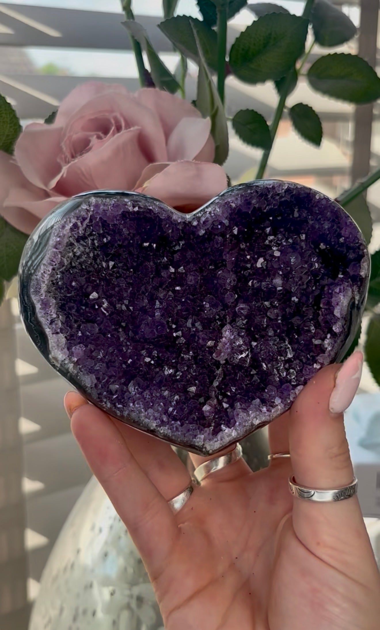 Uruguay, amethyst heart - comes with stand in purple tones