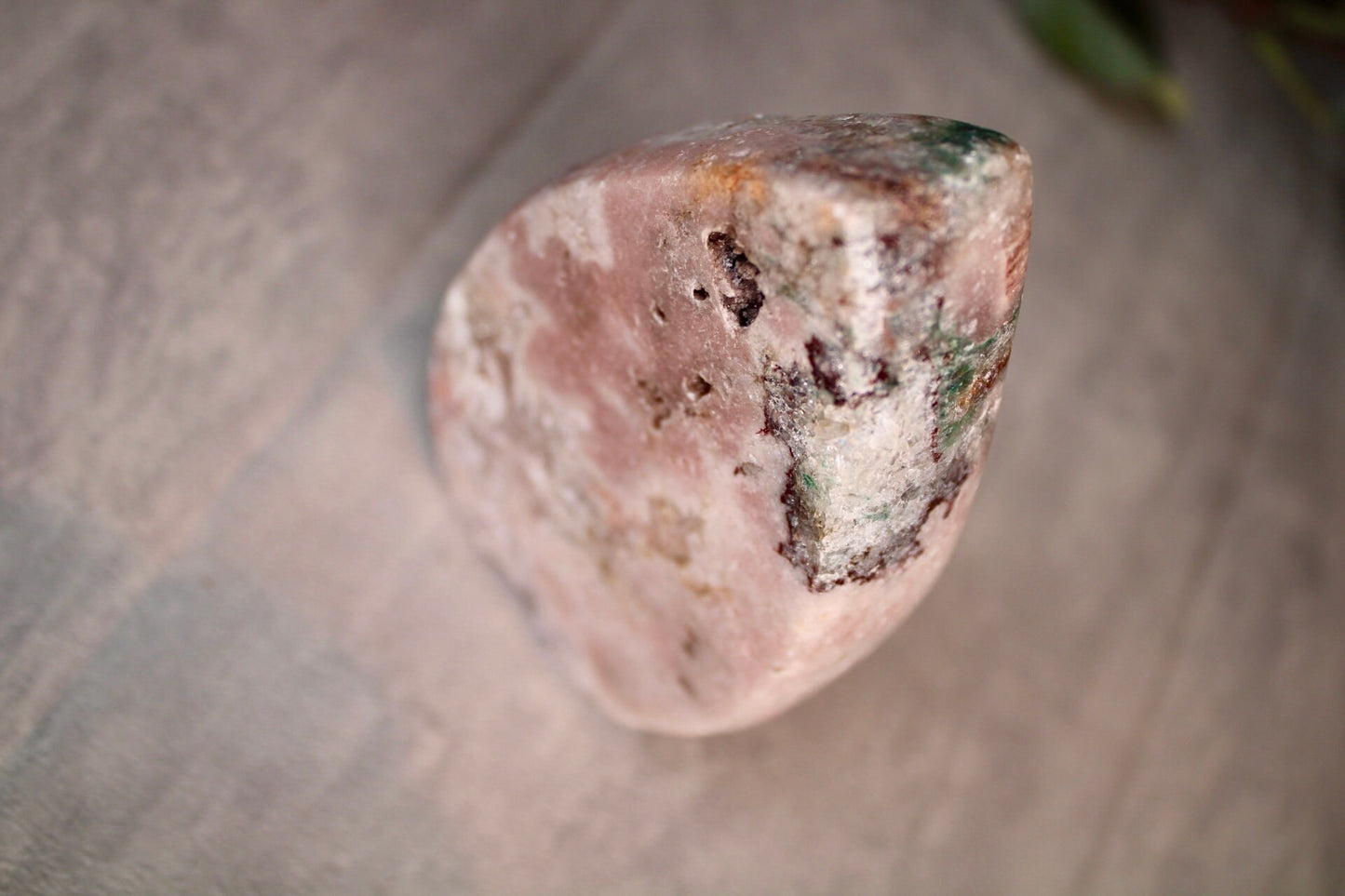 Pink amethyst flame with quartz 290g 10cm(h) 6.5cm(w)