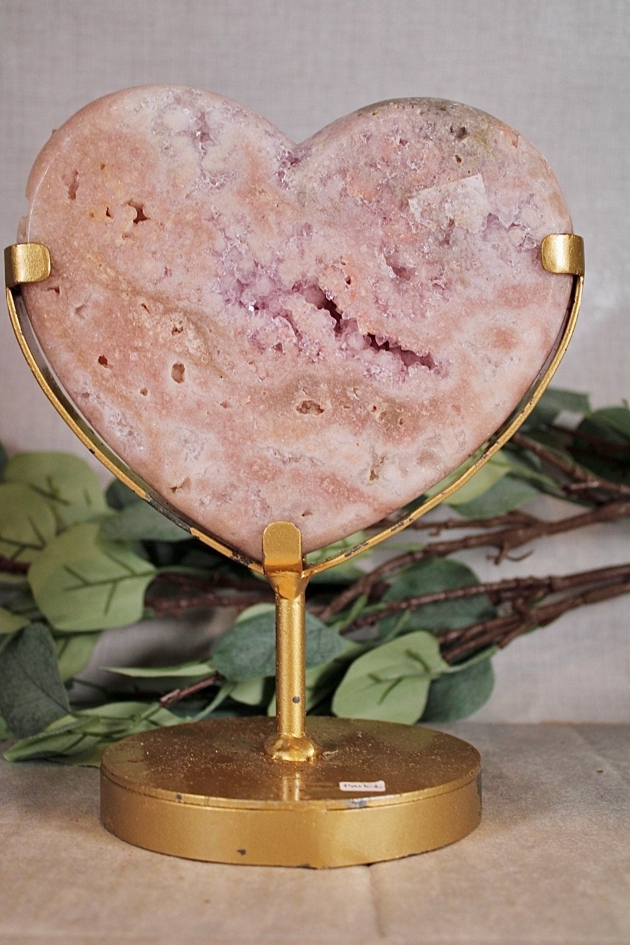 Pink amethyst heart with lavender quartz druzy 1.270kg = paint is scratched off stand (can easily be repainted)