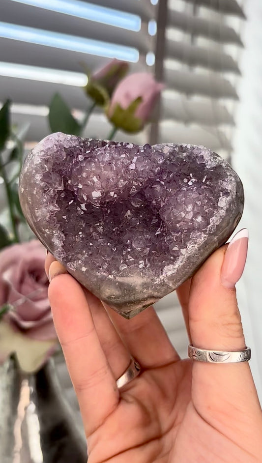 Uruguay, amethyst heart - comes with stand