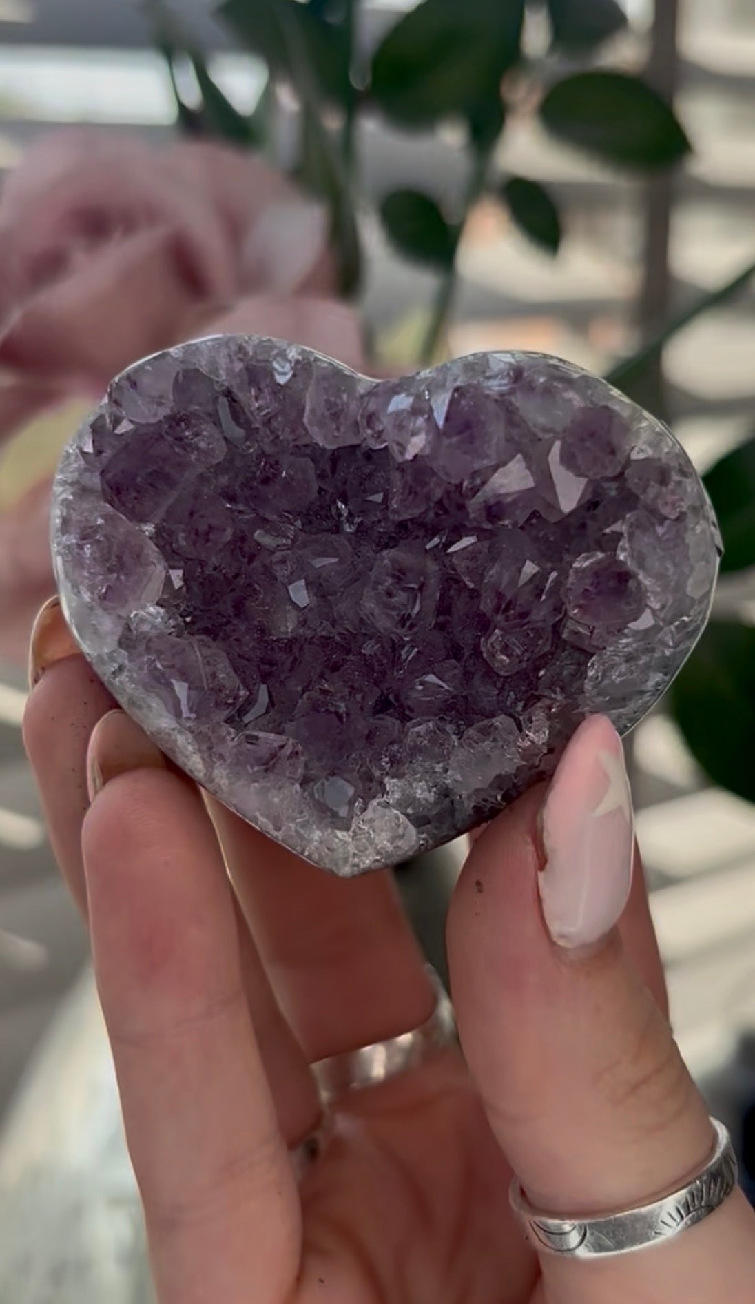 Uruguay, rainbow amethyst, heart - comes with stand in purple tones