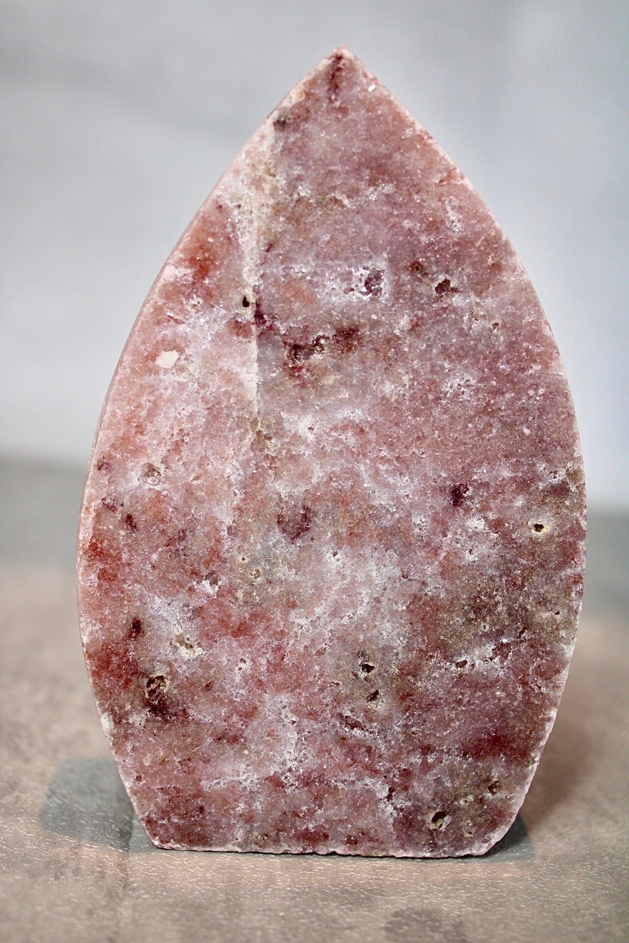 Red and pink toned, pink amethyst flame from brazil 430g 12cm (H) 8cm (W)