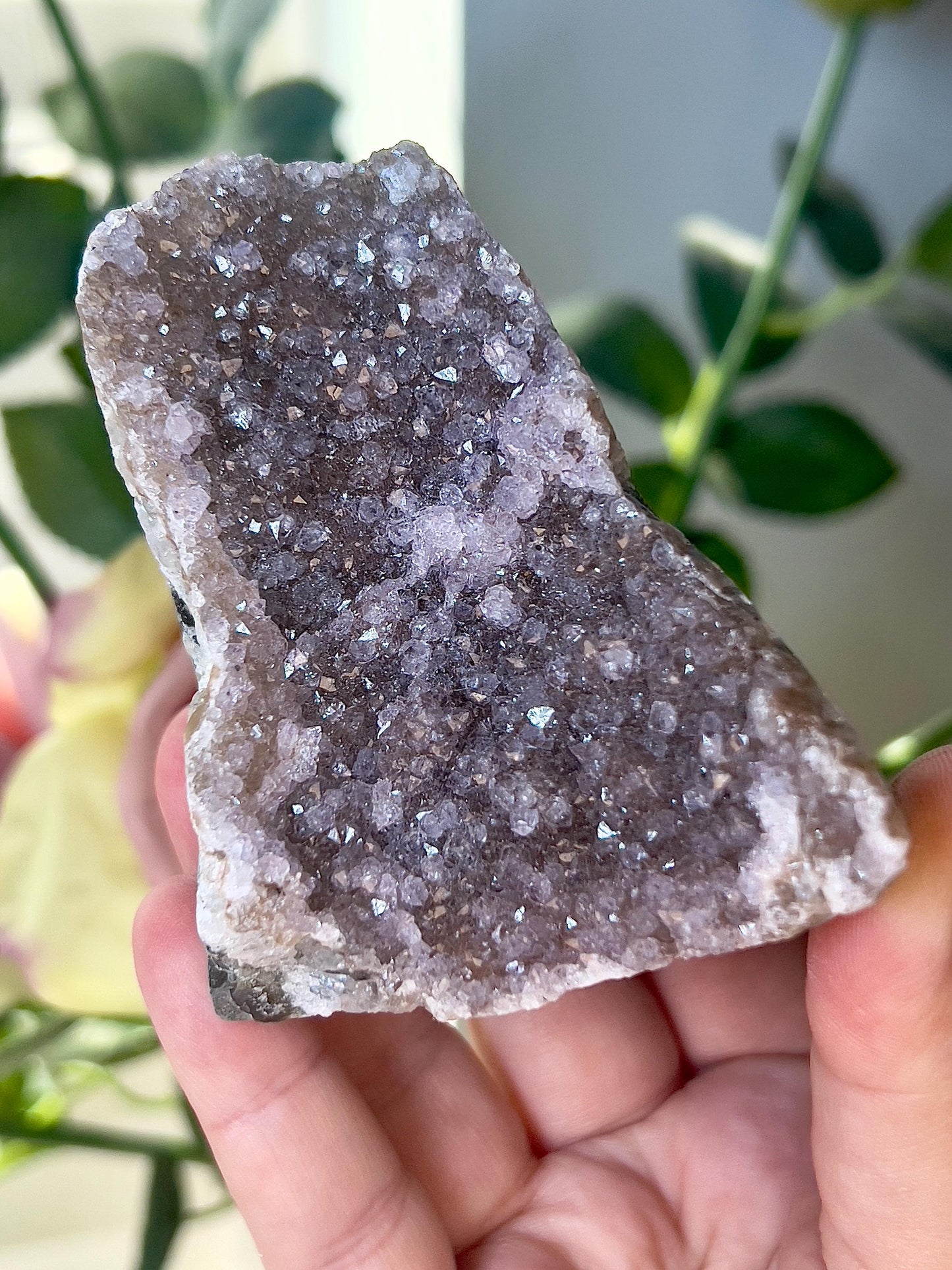 amethyst cutbase green toned freeform - 245g 7cm(h) 6cm(w)