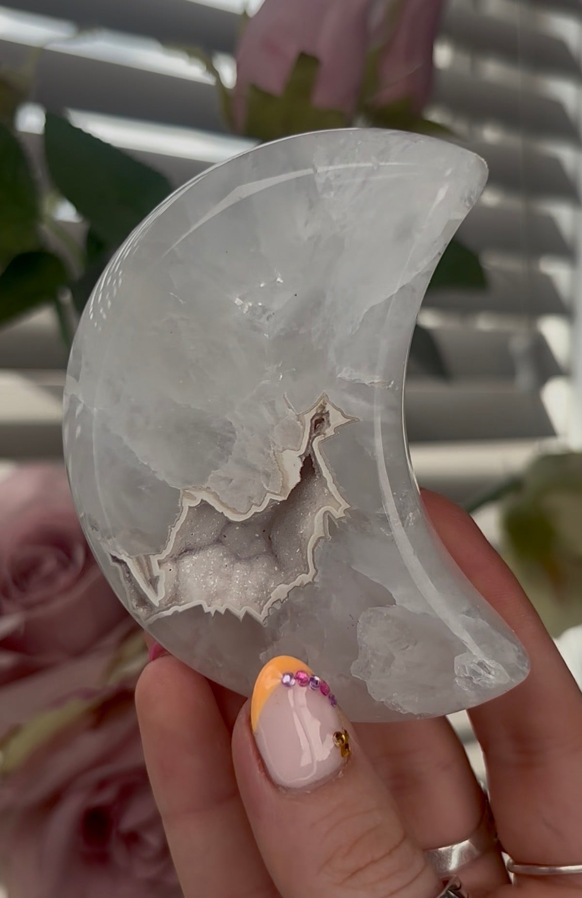 Beautiful, high quality, agate moon with druzy - stand included