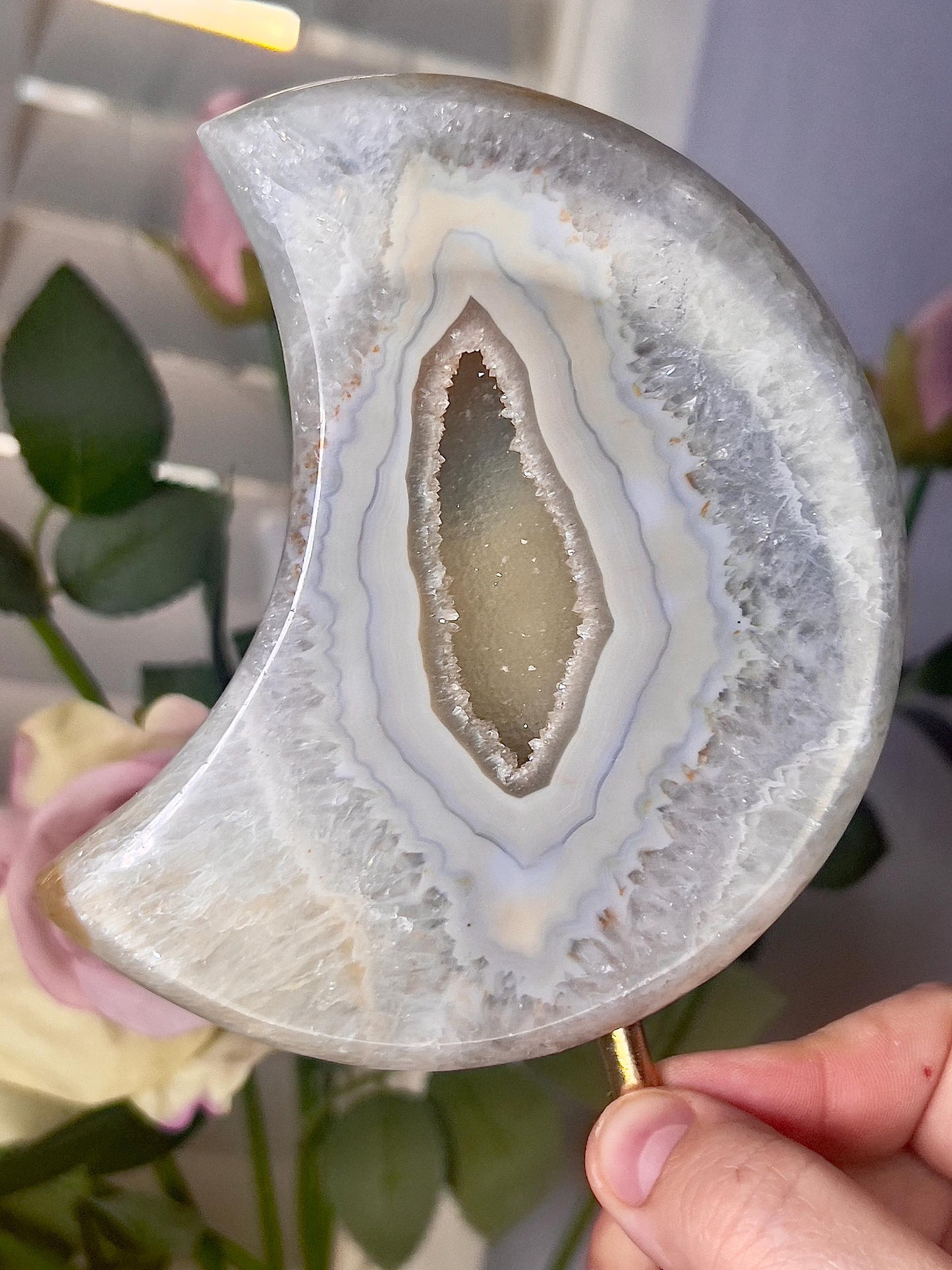 Beautiful, agate moon, with lime green toned, open druzy middle, on stand 640g 19cmt(h)