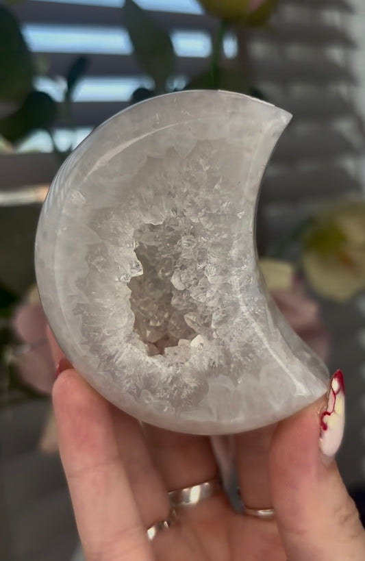 Beautiful, agate moon with druzy - stand included