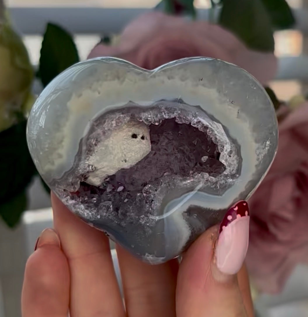 Hq lilac, agate heart with amethyst druzy & calcite - comes with stand