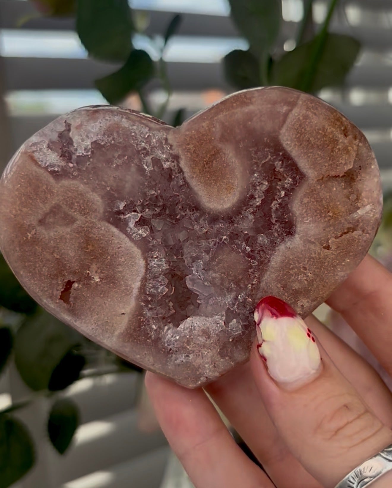 Hq pink amethyst heart - comes with stand (9cm)
