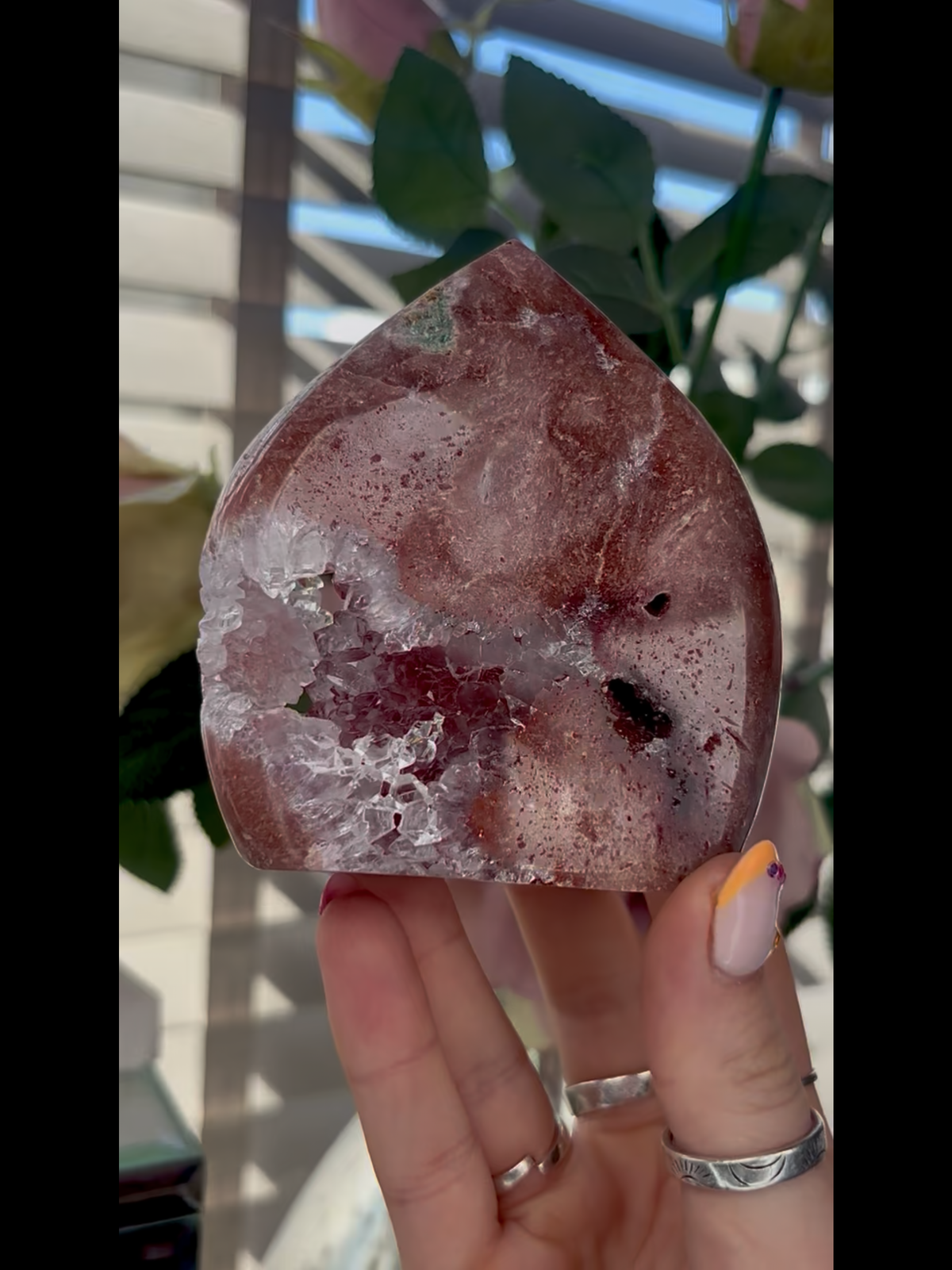 High grade, pink amethyst flame with in incredible quartz 365g (F11)