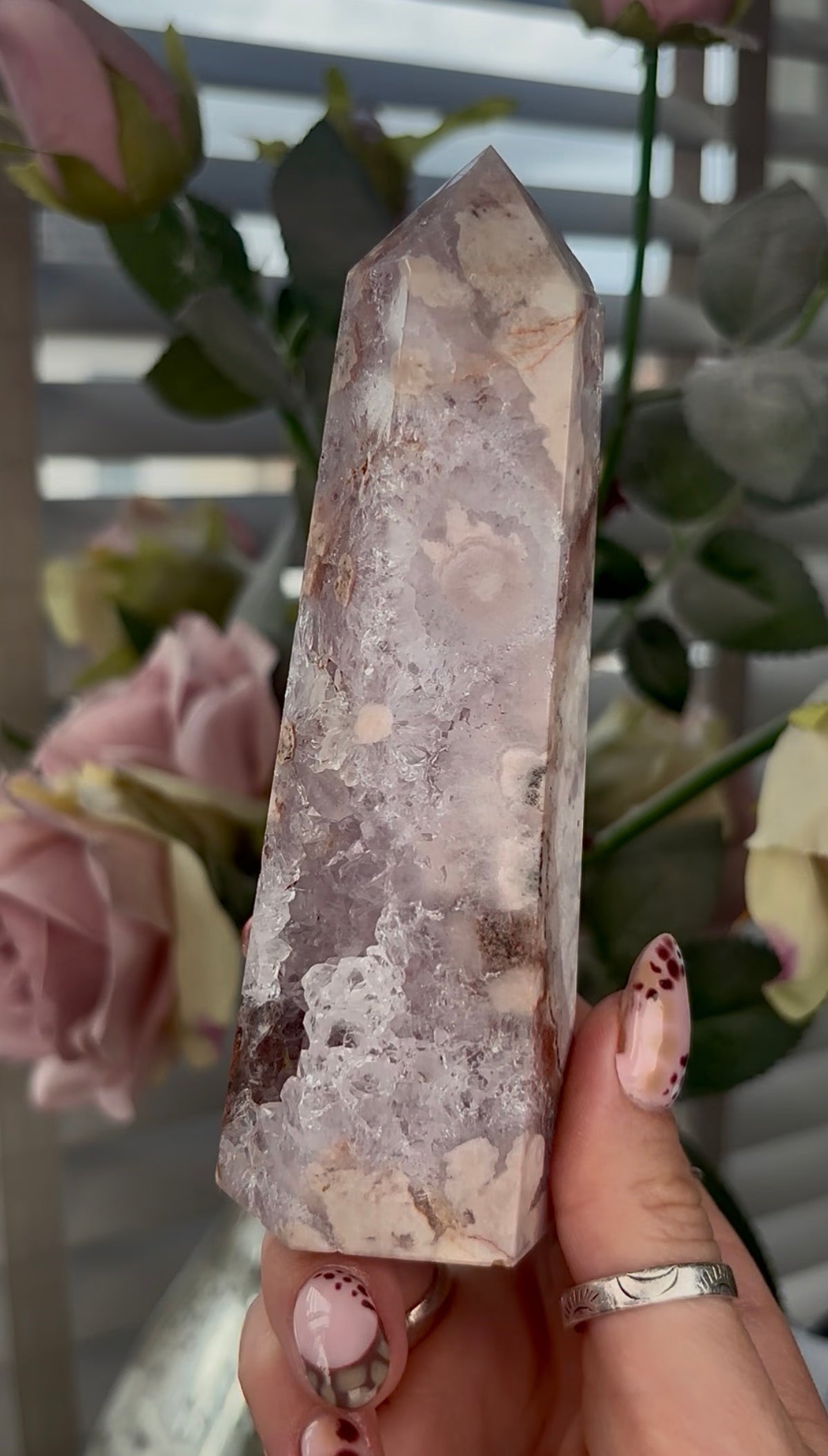 High grade, Amethyst Flower agate tower with quartz