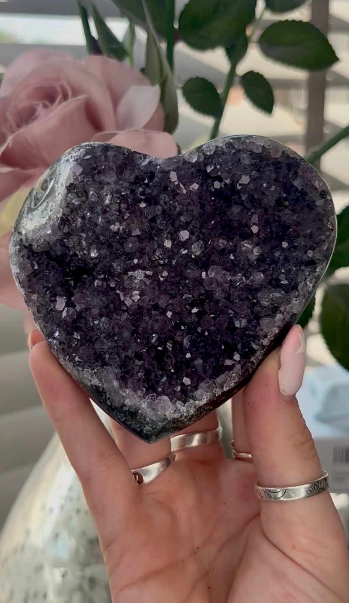 Uruguay, amethyst heart - comes with stand in purple tones