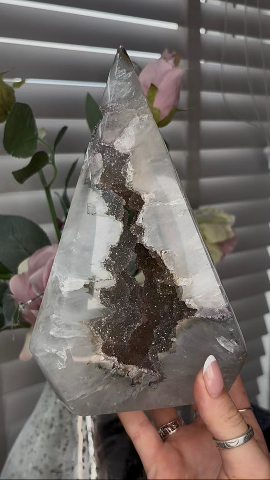 Beautiful, statement, high grade, agate, self-standing, diamond with gorgeous, green sugar druzy 20cm high