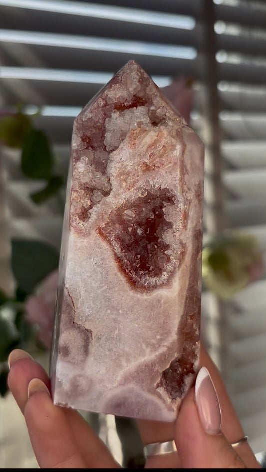 Beautiful, high quality Pink amethyst tower 11.3cm(h) by 5.5cm(w)