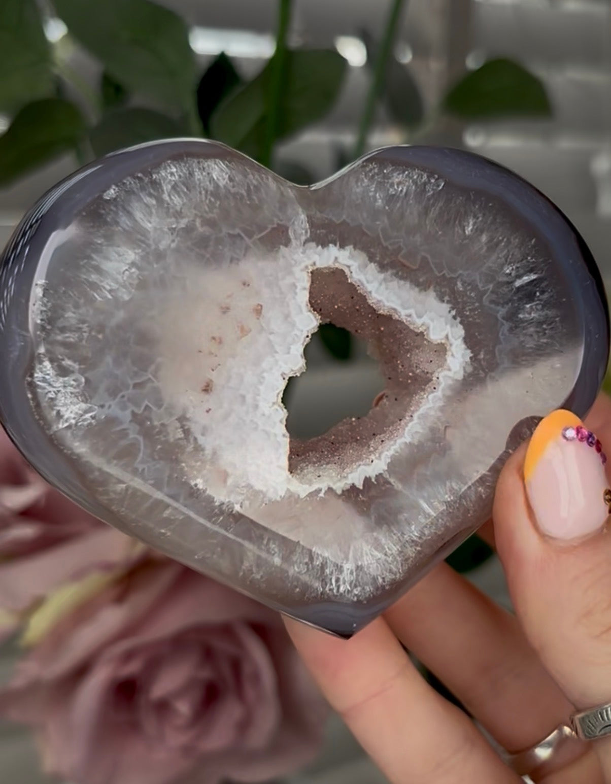 Beautiful, high grade, agate heart with druzy portal - stand included