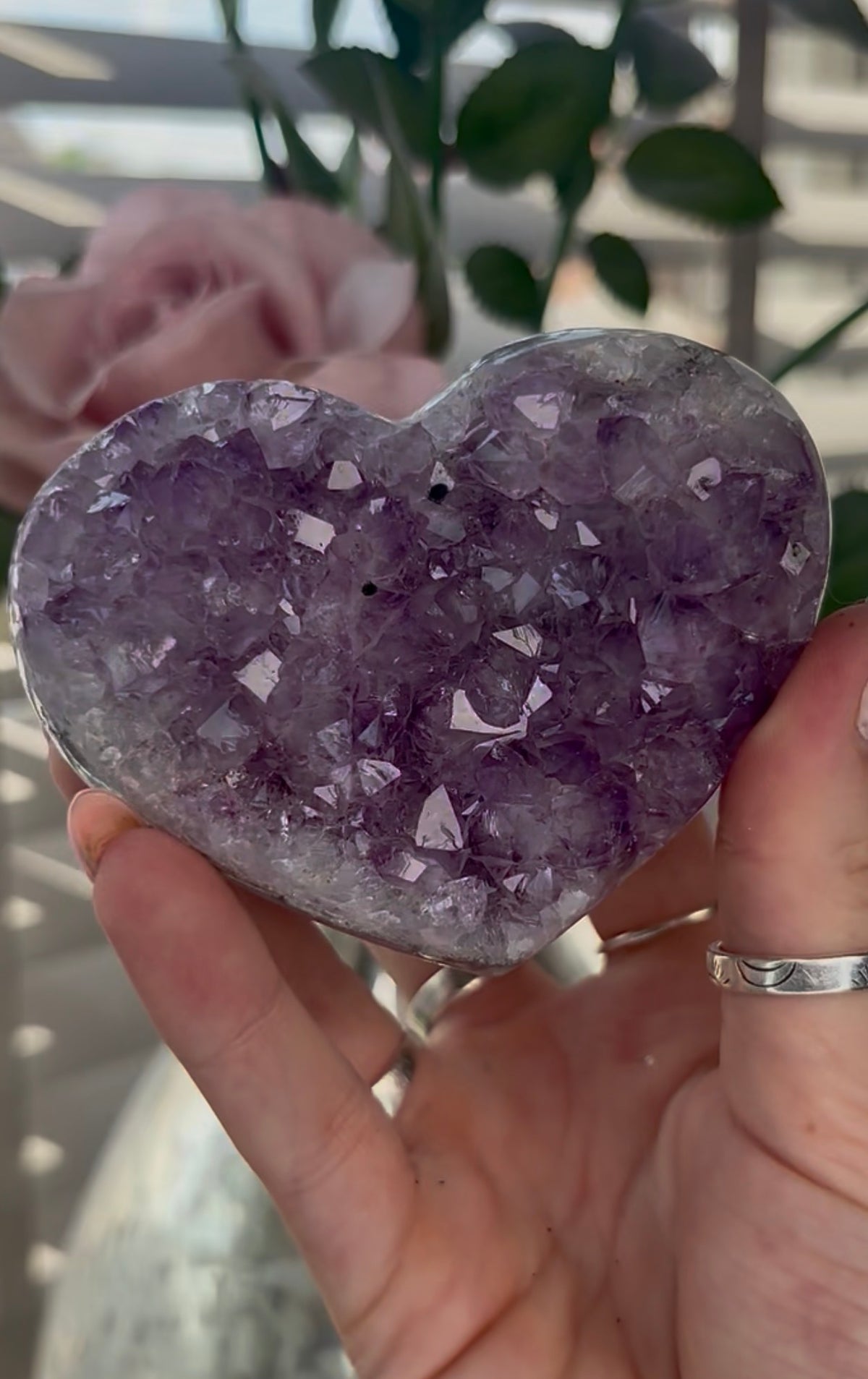 Uruguay, amethyst heart - comes with stand in purple tones