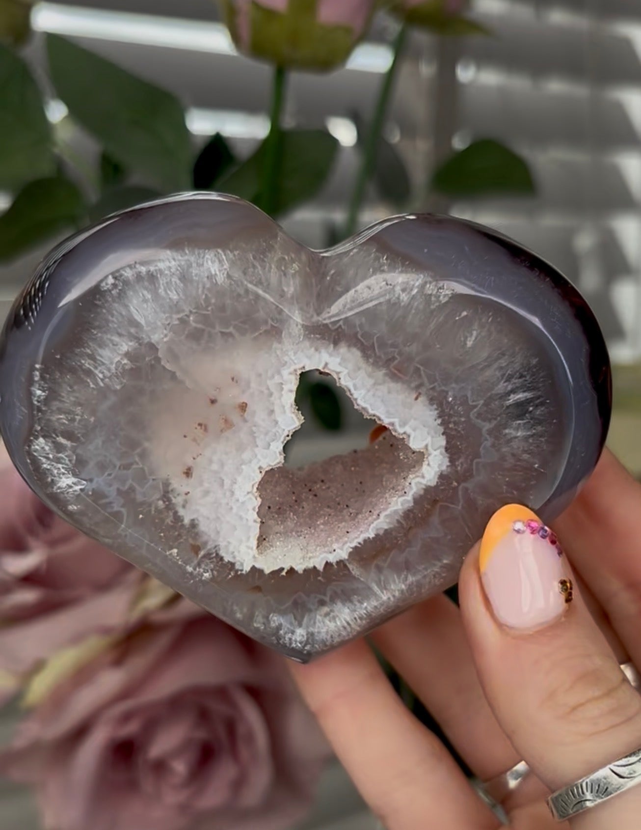 Beautiful, high grade, agate heart with druzy portal - stand included