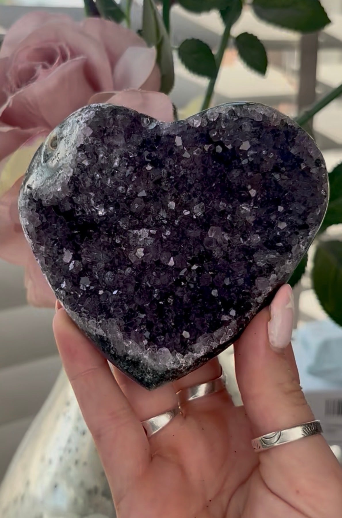 Uruguay, amethyst heart - comes with stand in purple tones