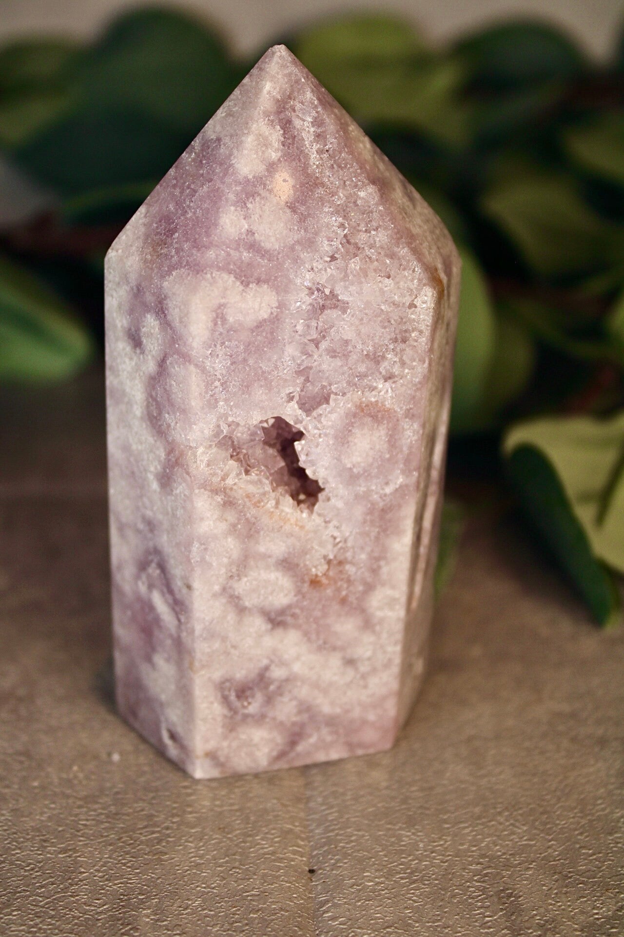 Lilac tone, pink amethyst tower from brazil 405g 11cm high