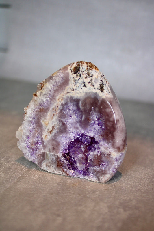 Extra high quality, purple, pink amethyst flame with quartz from brazil 220g 8cm (h) 8cm (w)