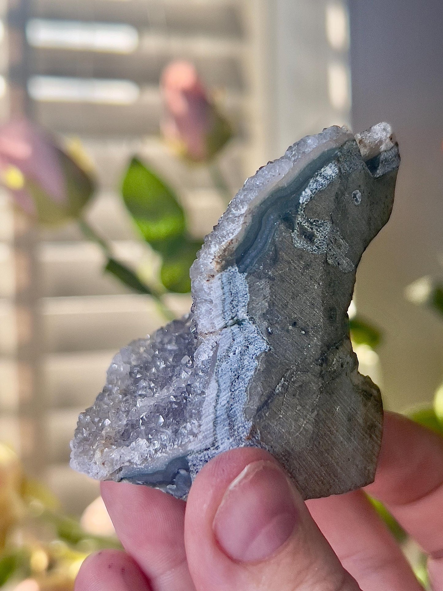 amethyst cutbase freeform with grey tone - 135g 7.5cm(H) 4cm(w)