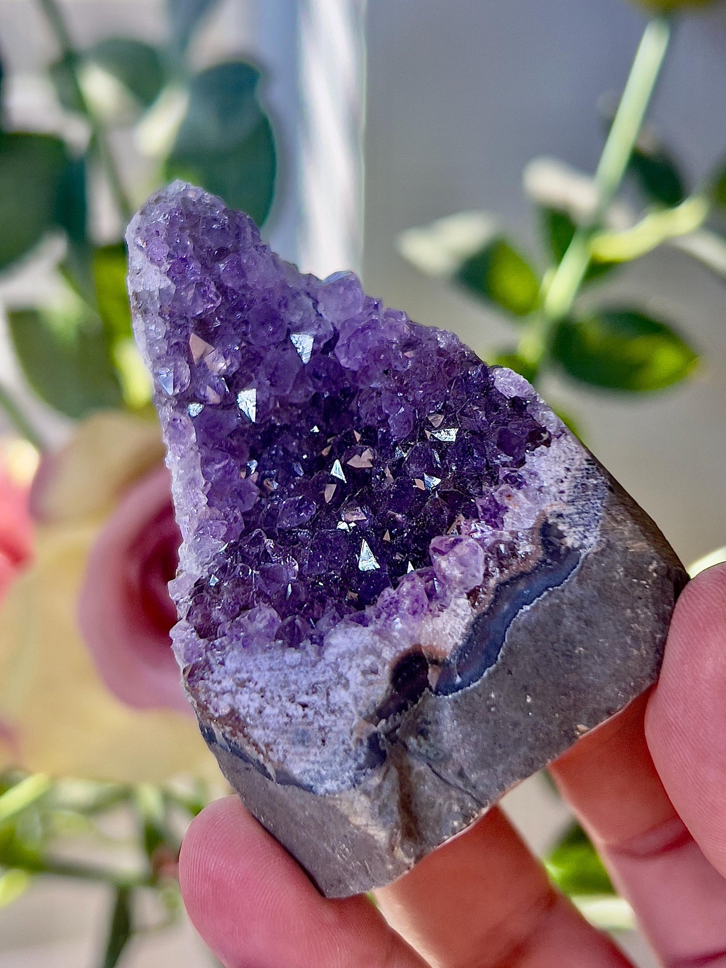 amethyst cutbase freeform - 125G 7CM(h) 4CM(w)