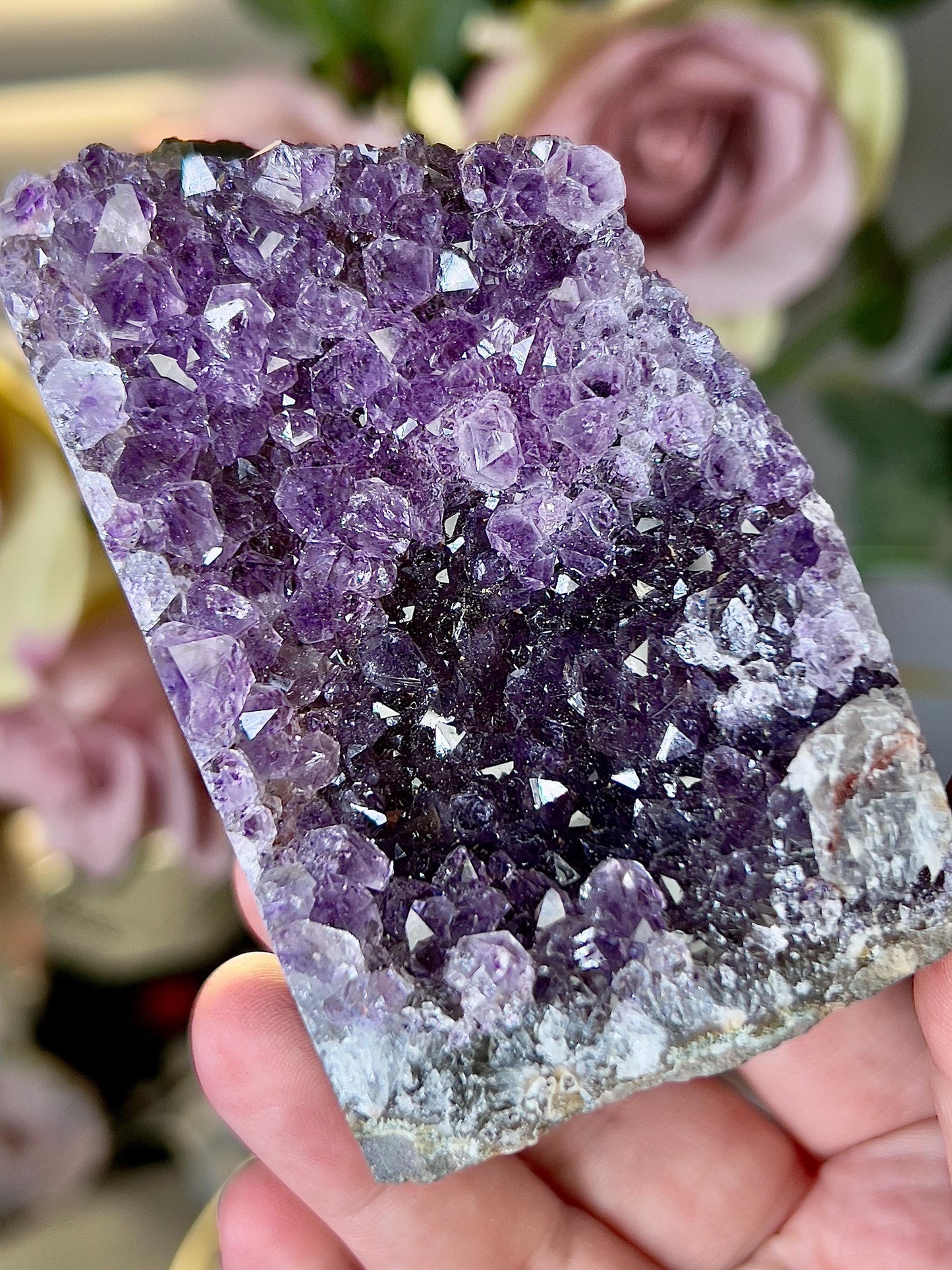 amethyst two toned cutbase freeform - 280g 9cm(h) 6cm(w)