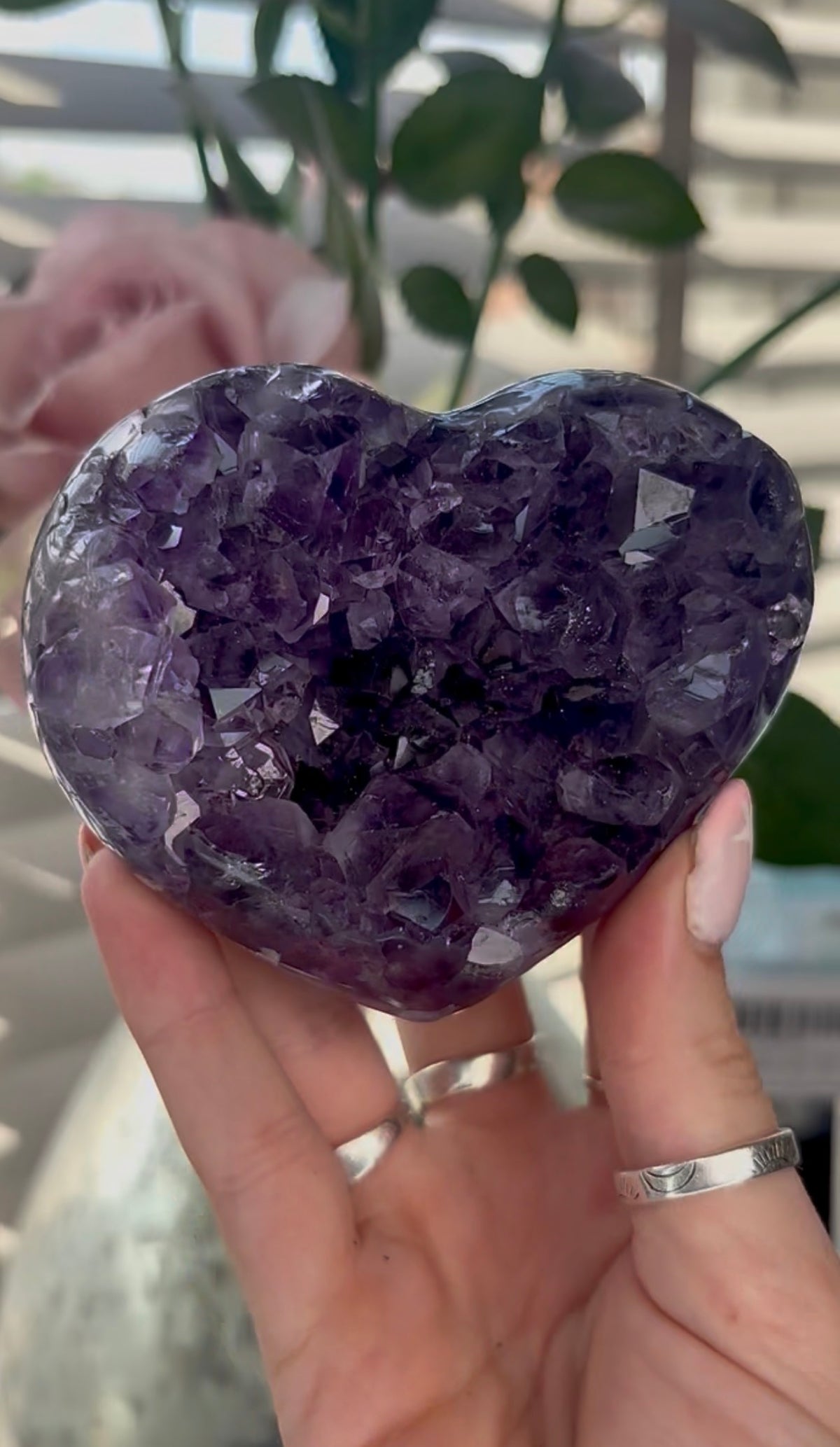Uruguay, amethyst heart - comes with stand in purple tones