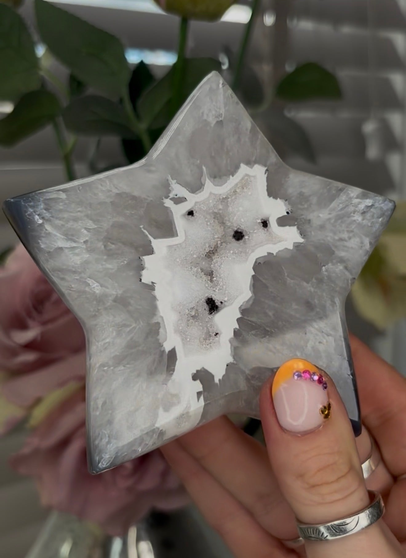 Beautiful, high quality, agate star with druzy - stand included