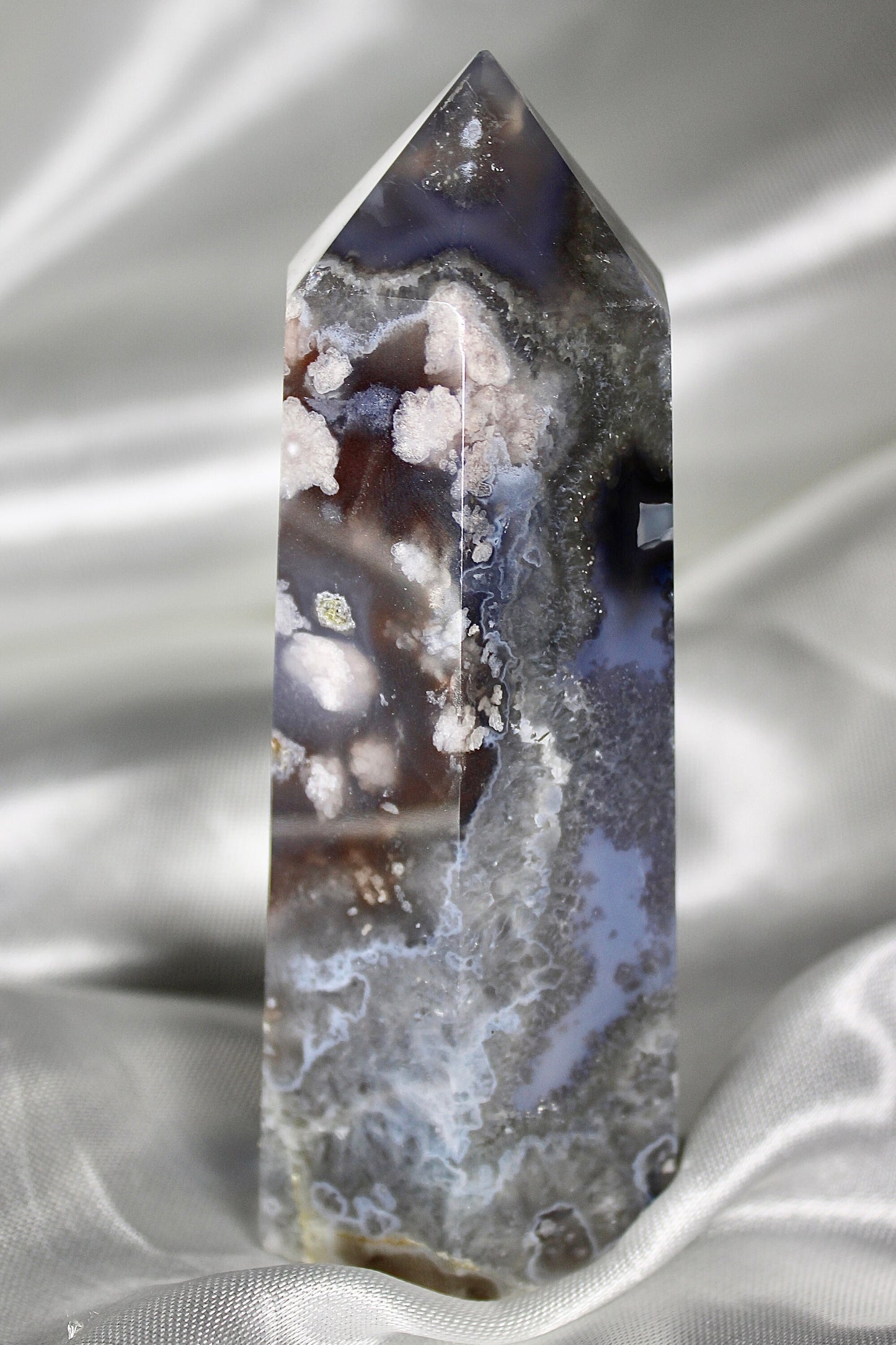 Black/grey/blue flower agate tower with banding and quartz 254g 11cm