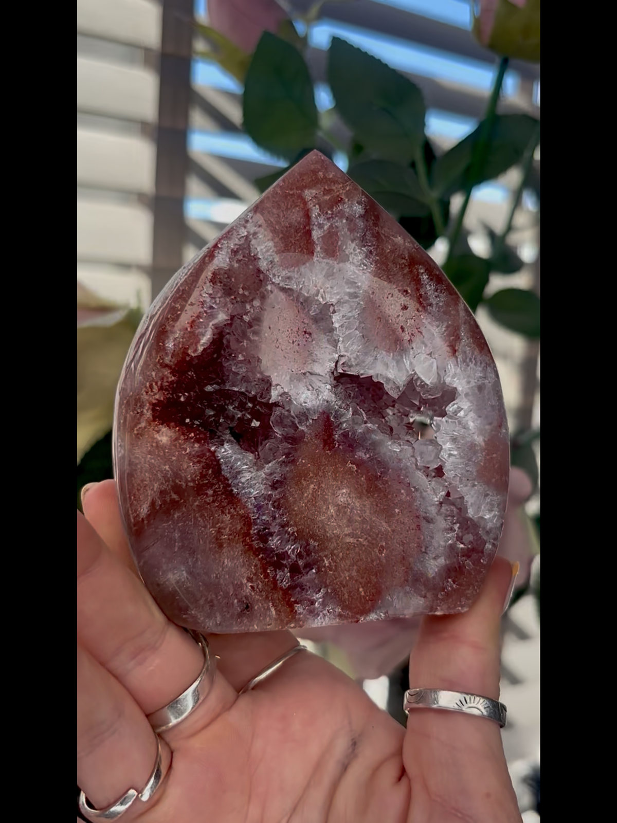 High grade, pink amethyst flame with in incredible quartz 365g (F11)