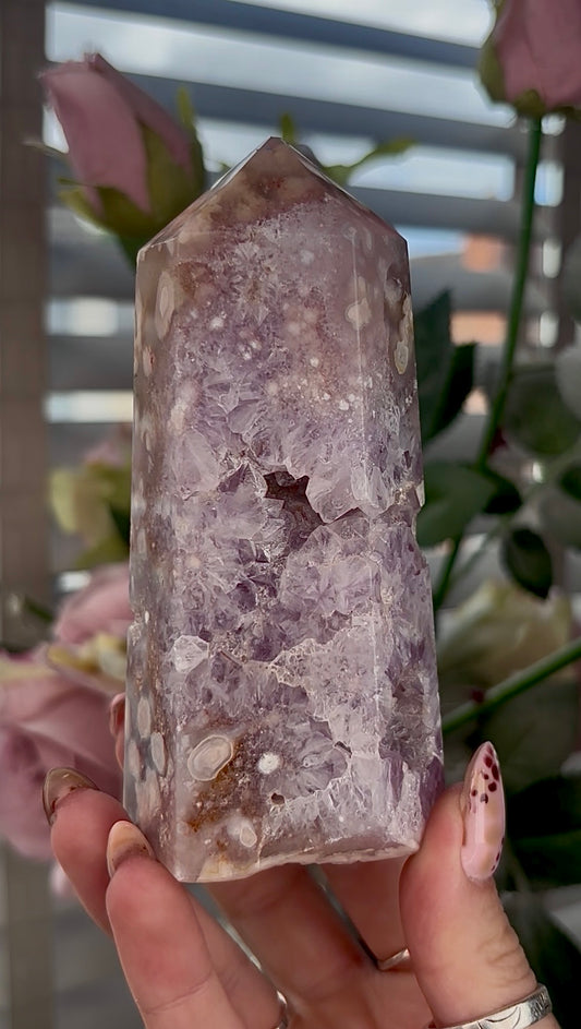 High grade, Amethyst Flower agate tower with quartz