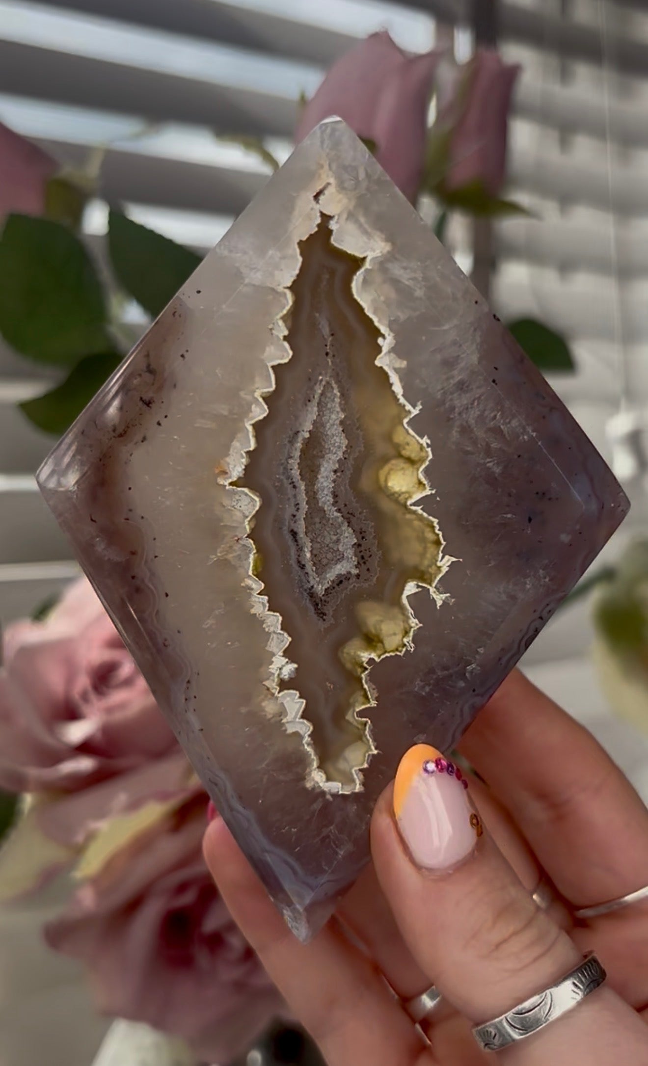 Beautiful, high quality, agate diamond  with druzy - stand included