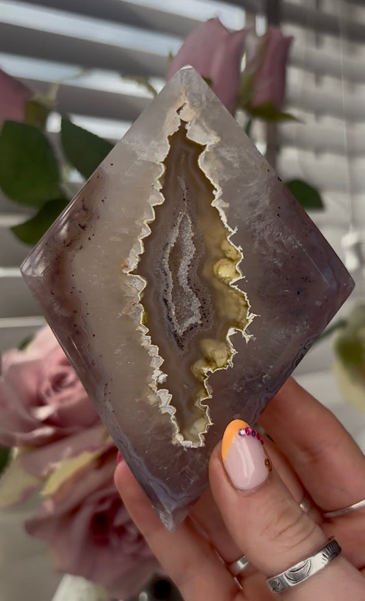 Beautiful, high quality, agate diamond  with druzy - stand included