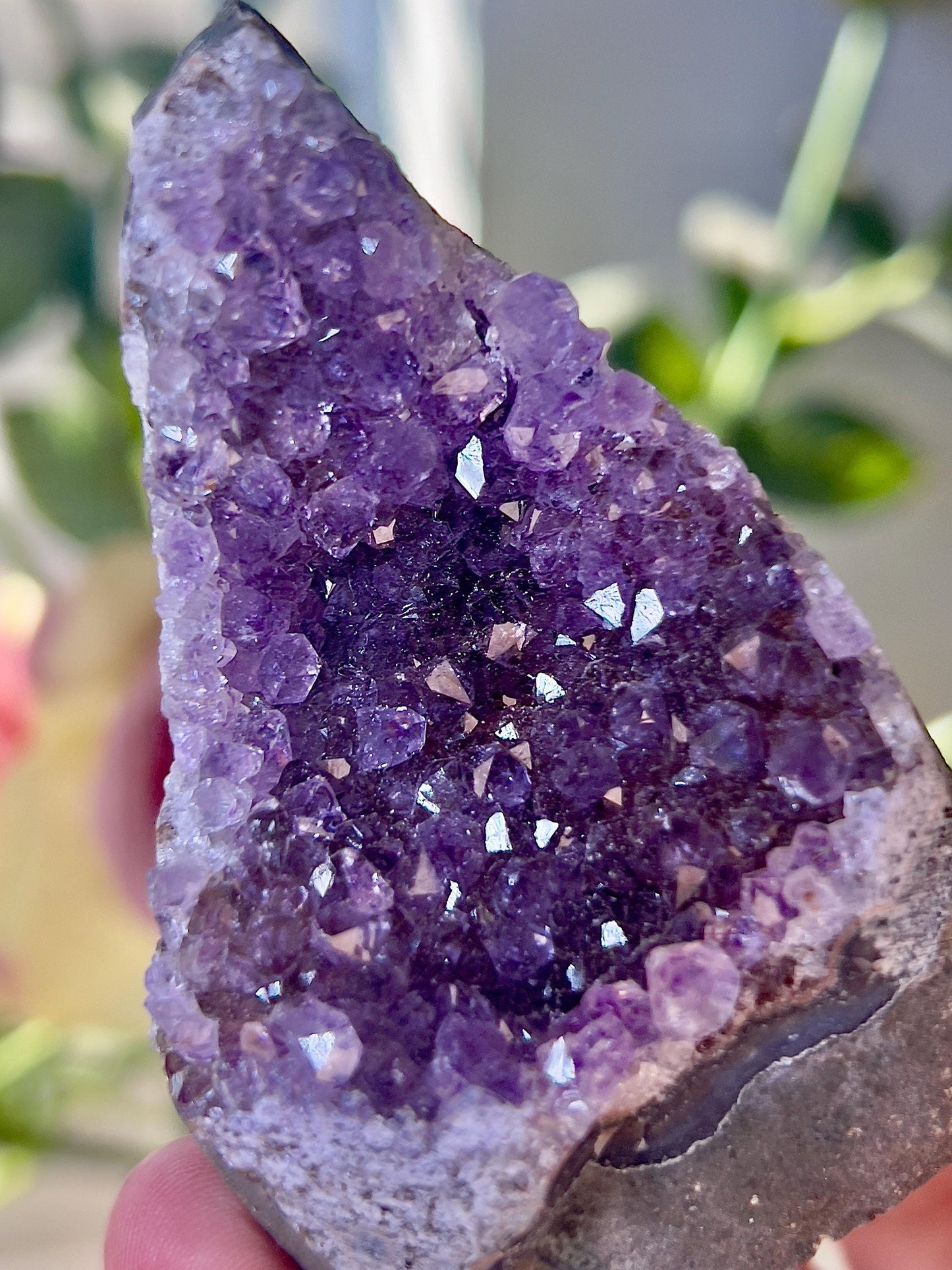 amethyst cutbase freeform - 125G 7CM(h) 4CM(w)