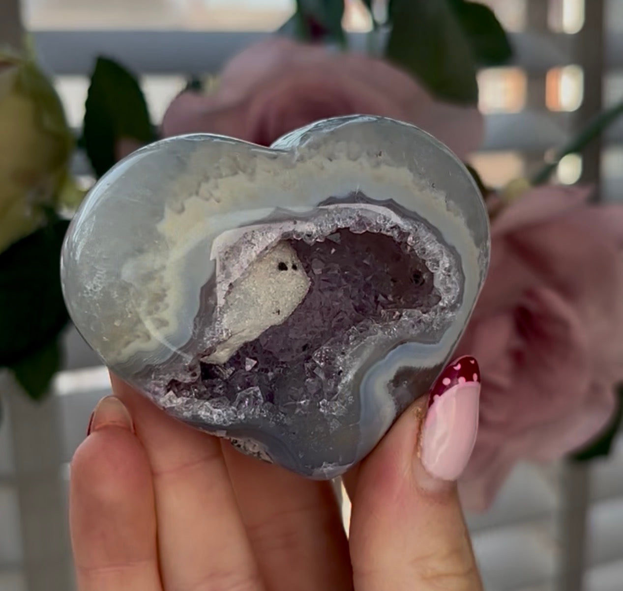 Hq lilac, agate heart with amethyst druzy & calcite - comes with stand