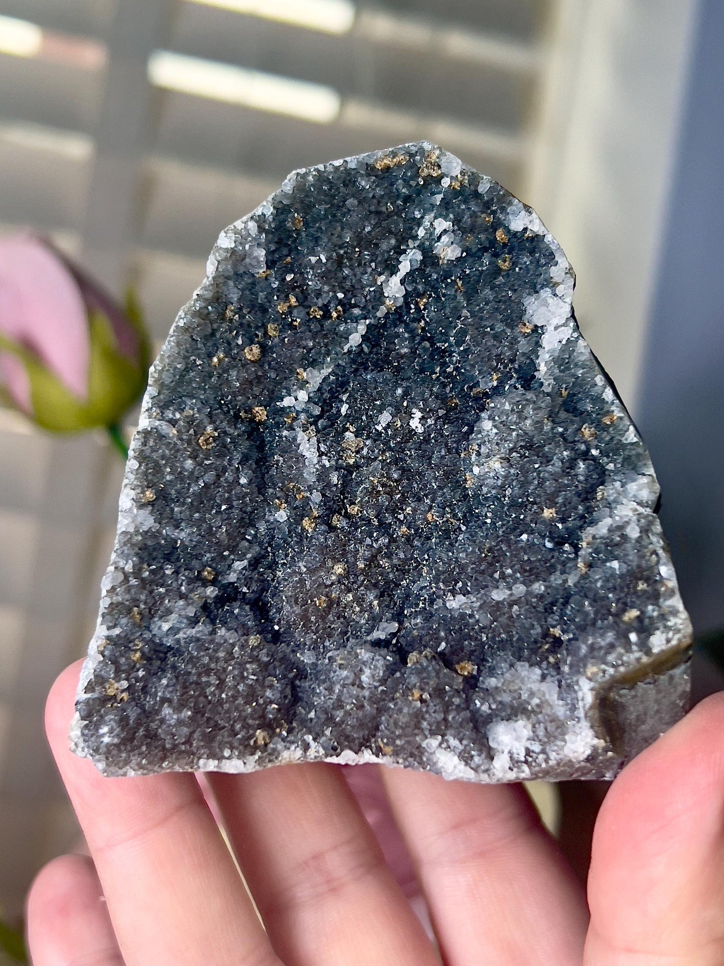 amethyst cutbase black tone freeform - 245g 7cm(h) 7cm(w)