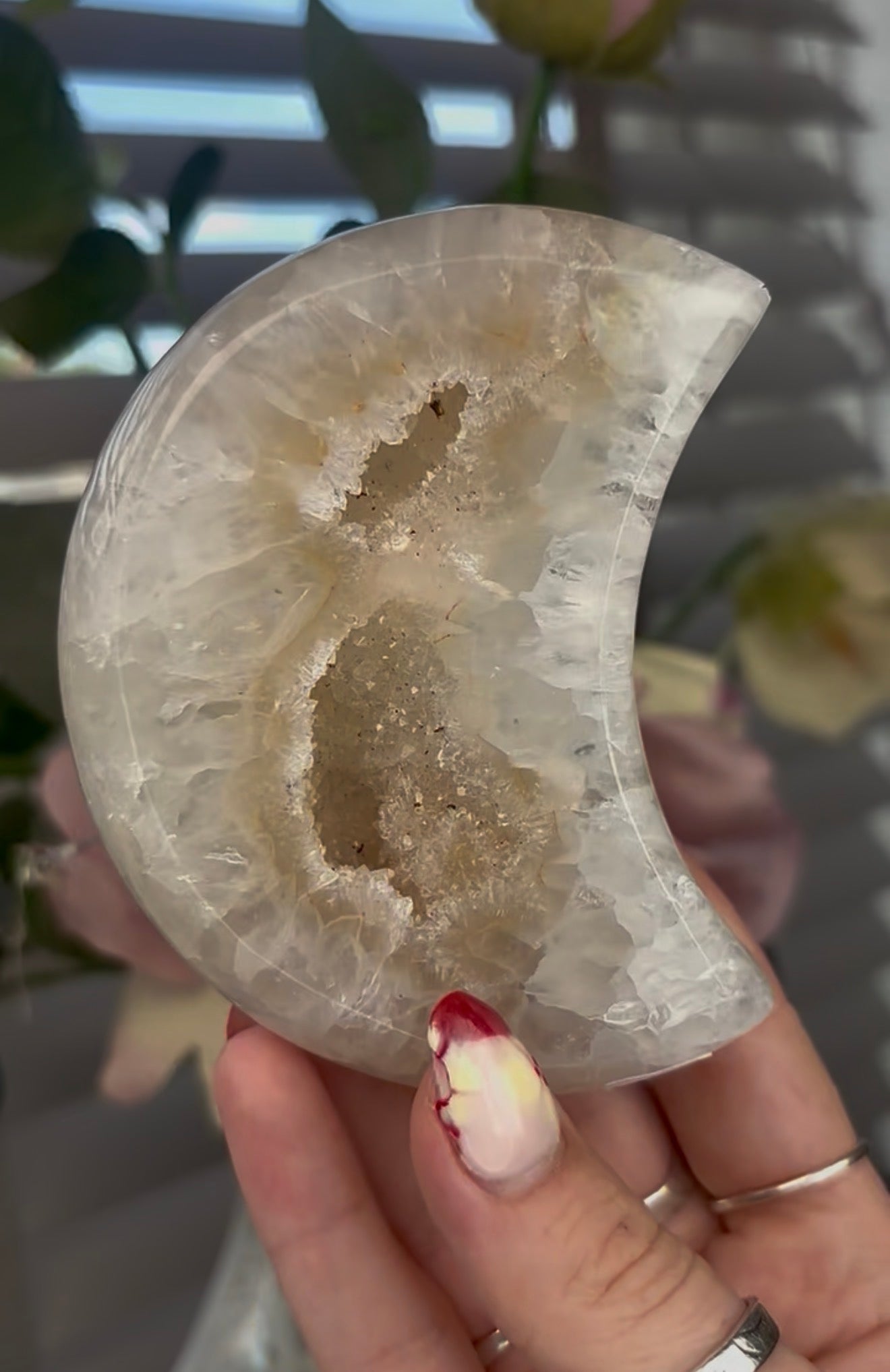 Beautiful, high quality, agate moon with druzy - stand included