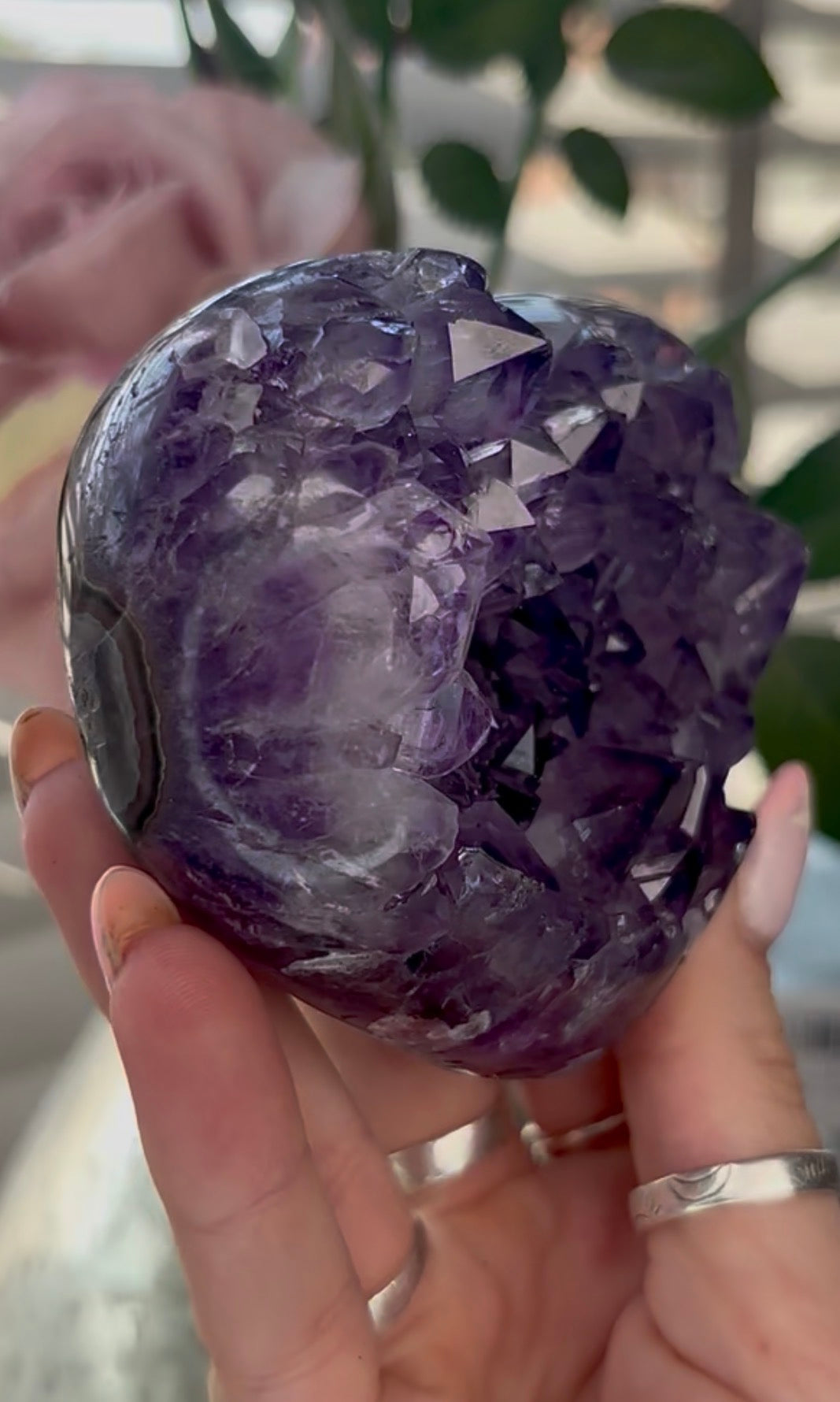 Uruguay, amethyst heart - comes with stand in purple tones