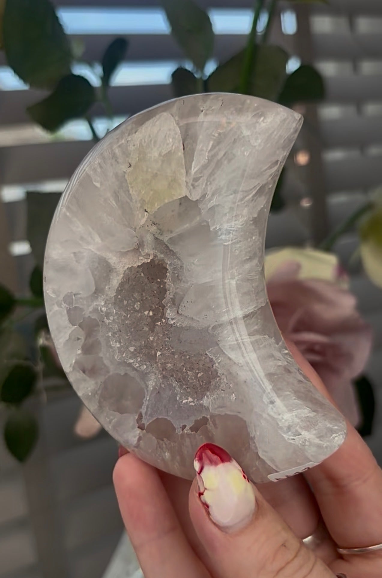 Beautiful, high quality, agate moon with druzy & calcite - stand included