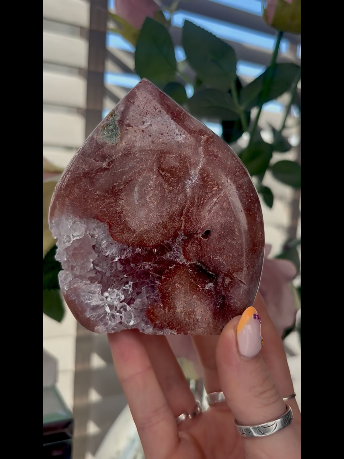 High grade, pink amethyst flame with in incredible quartz 365g (F11)